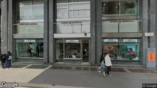 Bedrijfsruimtes te huur i Milaan Zona 2 - Stazione Centrale, Gorla, Turro, Greco, Crescenzago - Foto uit Google Street View