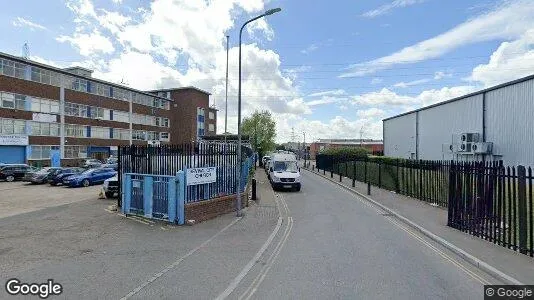 Werkstätte zum Kauf i Mitcham - Surrey – Foto von Google Street View