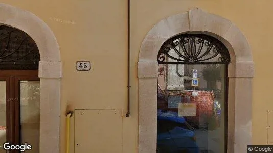 Bedrijfsruimtes te huur i L'Aquila - Foto uit Google Street View