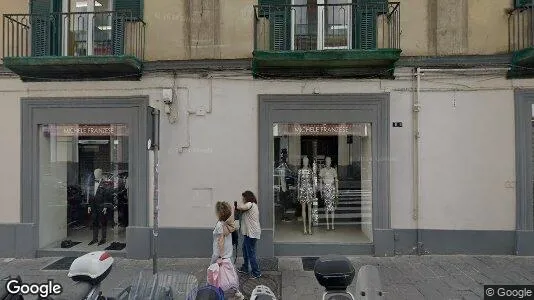 Bedrijfsruimtes te huur i Napels Municipalità 1 - Foto uit Google Street View