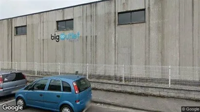 Industrilokaler till salu i Llanera – Foto från Google Street View