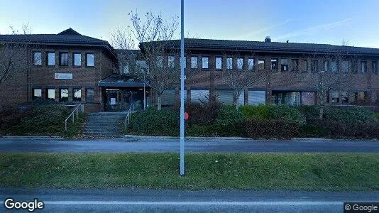 Office spaces for rent i Eid - Photo from Google Street View