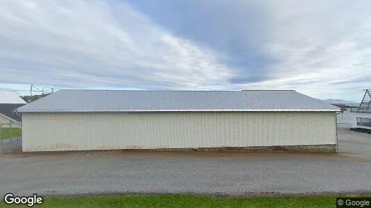 Bedrijfsruimtes te koop i Fræna - Foto uit Google Street View
