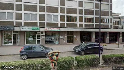 Bedrijfsruimtes te huur in Rende - Foto uit Google Street View Bedrijfsruimtes te huur in Rende - Foto uit Google Street View