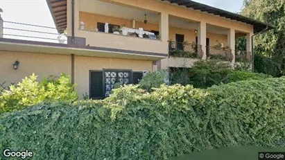 Lager zum Kauf in Veniano – Foto von Google Street View