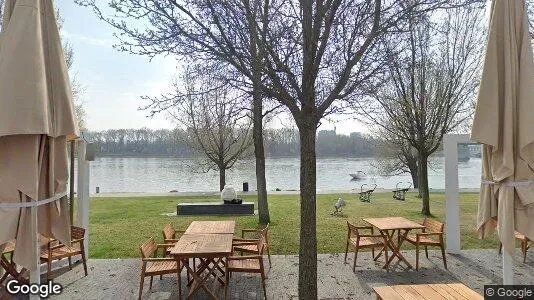 Bedrijfsruimtes te huur i Location is not specified - Foto uit Google Street View