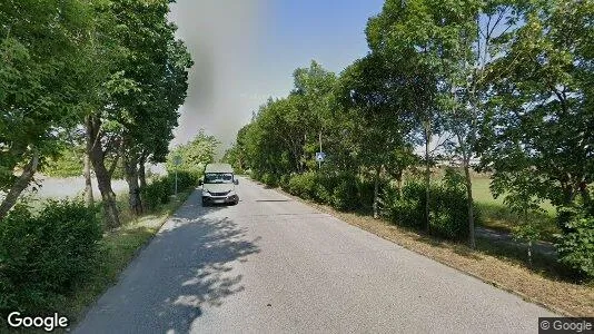 Bedrijfsruimtes te huur i Senec - Foto uit Google Street View