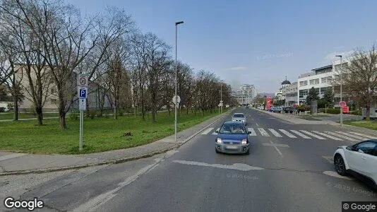 Bedrijfsruimtes te huur i Location is not specified - Foto uit Google Street View