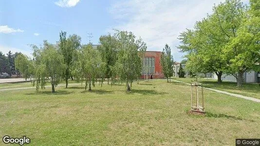 Bedrijfsruimtes te huur i Galanta - Foto uit Google Street View