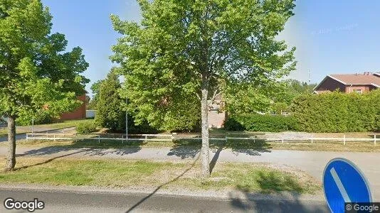 Bostadsfastigheter till salu i S:t Karins – Foto från Google Street View
