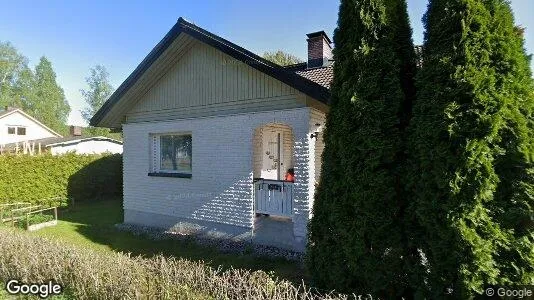 Bostadsfastigheter till salu i S:t Karins – Foto från Google Street View