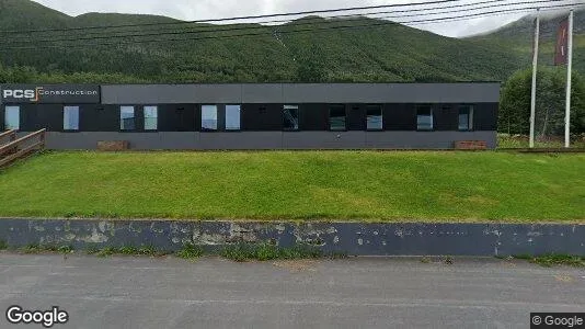 Bedrijfsruimtes te koop i Vestnes - Foto uit Google Street View