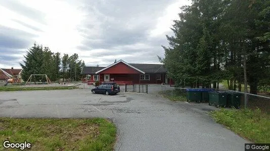 Bedrijfsruimtes te koop i Fræna - Foto uit Google Street View