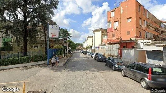 Varastot Myynnissä i Secondigliano - Kuva Google Street Viewstä