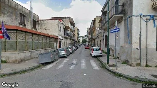 Varastot Myynnissä i Secondigliano - Kuva Google Street Viewstä