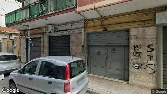 Varastot Myynnissä i Secondigliano - Kuva Google Street Viewstä