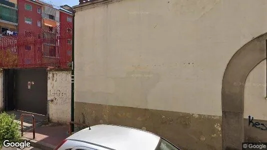 Varastot Myynnissä i Secondigliano - Kuva Google Street Viewstä