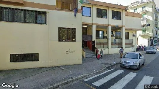Nieruchomości komercyjne Na sprzedaż i Secondigliano - Zdjęcie z Google Street View