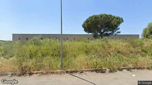 Lagerlokaler till salu i Ardea – Foto från Google Street View