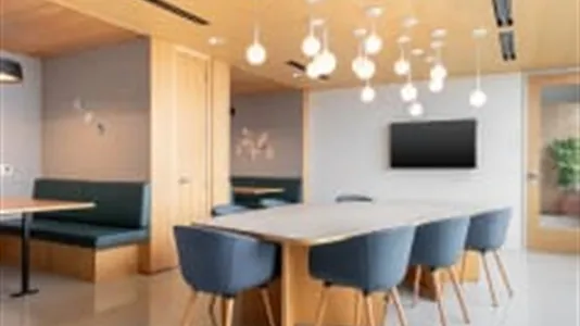 Office spaces for rent in Bourges - photo 2