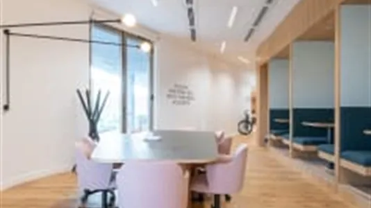 Office spaces for rent in Fontainebleau - photo 2