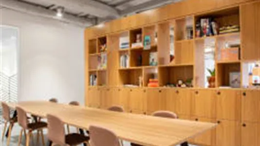 Office spaces for rent in Lyon - photo 2