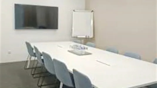 Office spaces for rent in Istres - photo 2