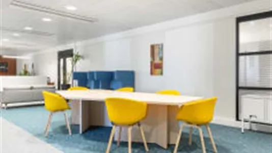 Office spaces for rent in Nanterre - photo 2