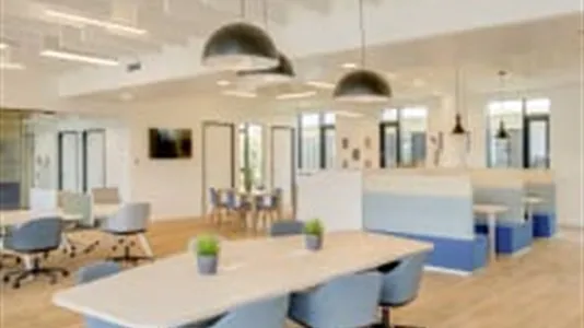 Office spaces for rent in Antony - photo 2