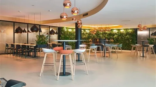 Office spaces for rent in Rotterdam Prins Alexander - photo 2